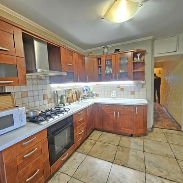 Волинська вул., 16