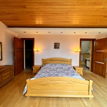 Олекси Новаківського вул., 8