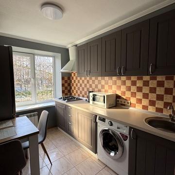 Чеська вул., 6