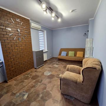 Бориса Гмирі вул., 17