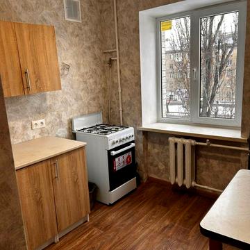 Леоніда Каденюка просп. (Юрія Гагаріна), 9