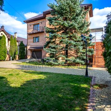 Карєрна вул., 21