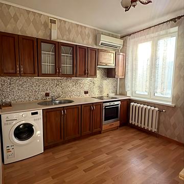 Феодосійський пров., 12