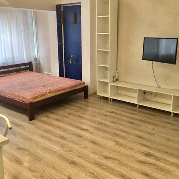 Мілютенка вул., 18