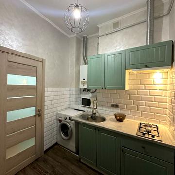 Гетьмана Петра Дорошенка вул. (), 24