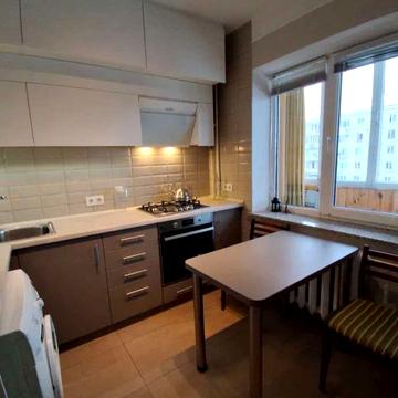 Володимира Івасюка просп. (Героїв Сталінграду), 7-Б