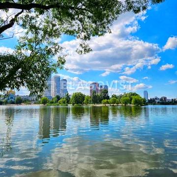 Юрія Шумського вул., 1