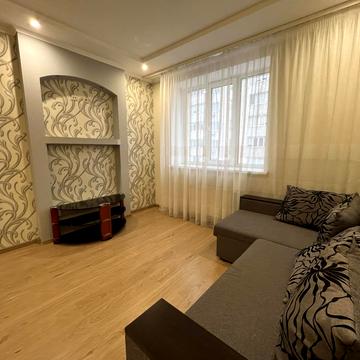 Боголюбова вул., 8