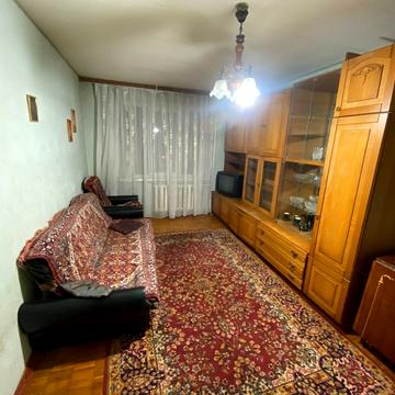 Мілютенка вул., 42