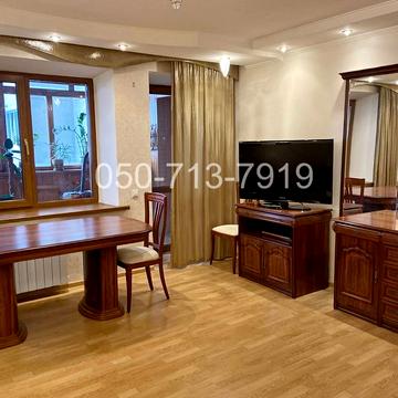 Братства Тарасівців вул. (Декабристів), 12/37