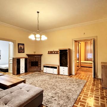 Гетьмана Петра Дорошенка вул. (), 44