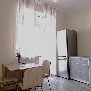 Кирило-Мефодіївська вул., 2