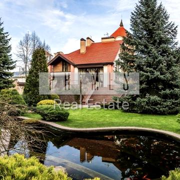 Вишнева вул.