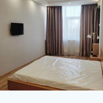 Перлинна вул., 1