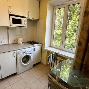 Голосіївський просп. (40-річчя Жовтня), 94/1