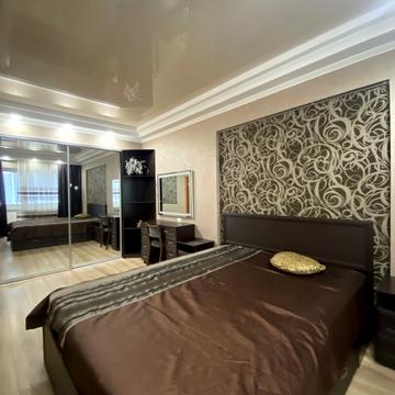 Дніпровські Пороги вул., 21