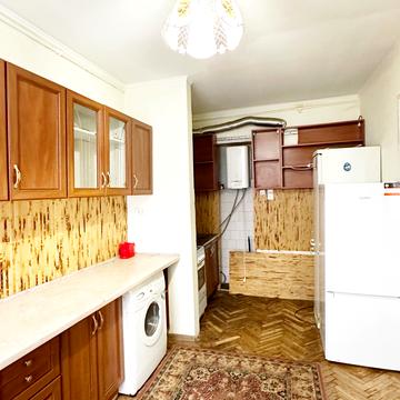 Підмурна вул., 5