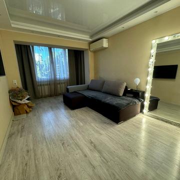 Русанівський бульв., 12