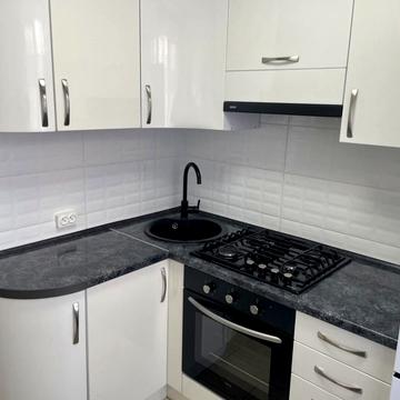 Янтарна вул., 79