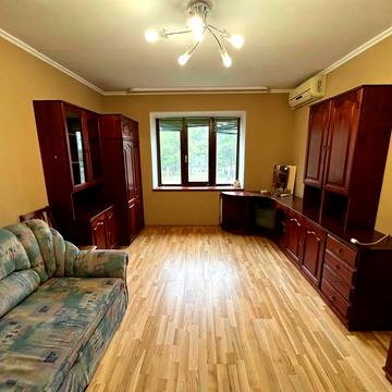 Лариси Руденко вул., 5