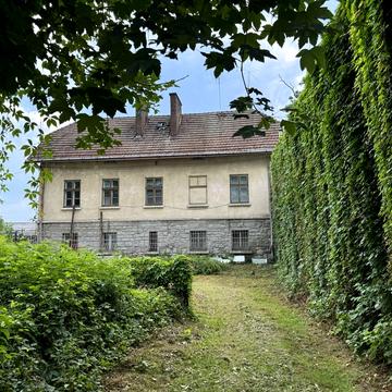 Вокзальна, 1