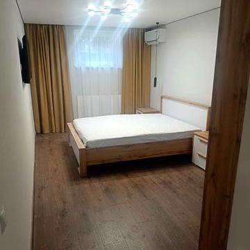 Яворівська вул., 7