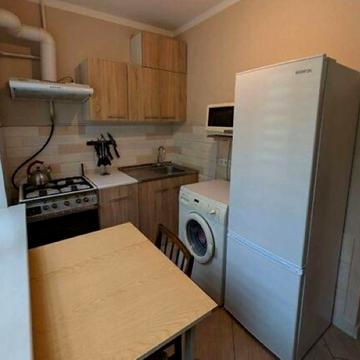 Деміївська вул., 51