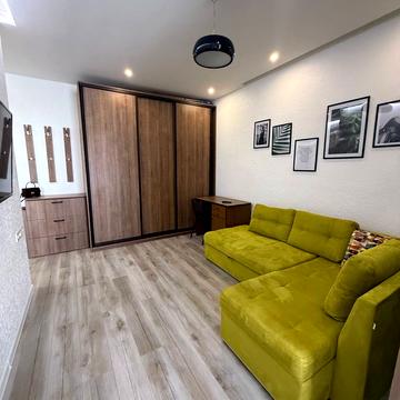 Варненська вул., 27