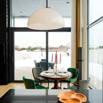 Центральна вул., 15