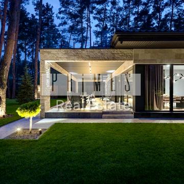 Плютовська вул., 25