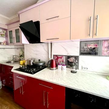 Космонавтів вул., 140Б