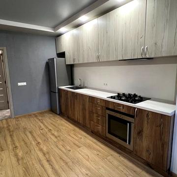 Андрія Мельника вул., (Будинок 1)