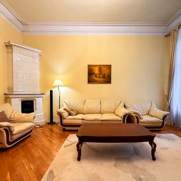 Івана Вакарчука вул., 7