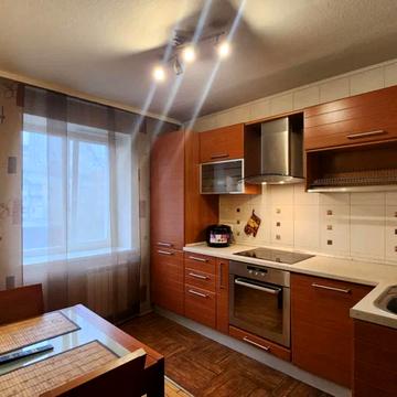 Золотоустівська вул., 4