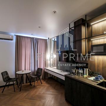 Саксаганського вул., 42