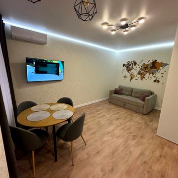 Героїв Небесної Сотні просп., 16/8