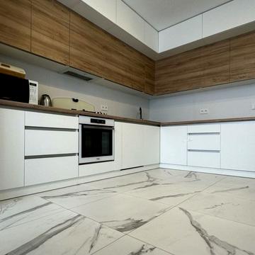 Залізнична вул., 15