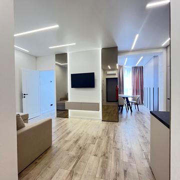 Молодіжна вул., 11