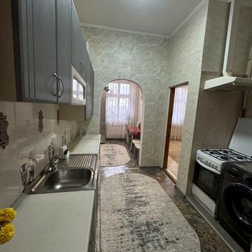 Кордонна вул., 40