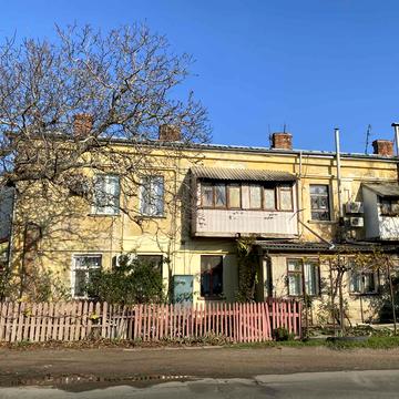 Кордонна вул., 40