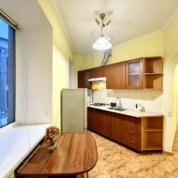 Івана Франка вул., 27/31