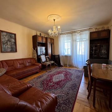 Андрія Мельника вул. (), 4