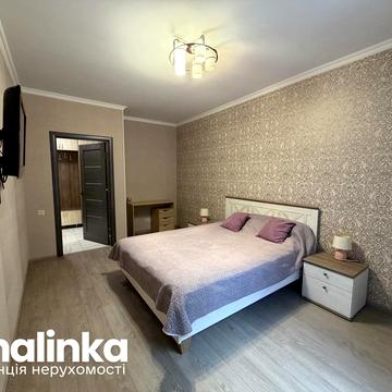 Вячеслава Чорновола просп. (), 16з