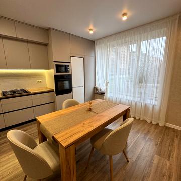 Старокостянтинівське шосе, 20/8