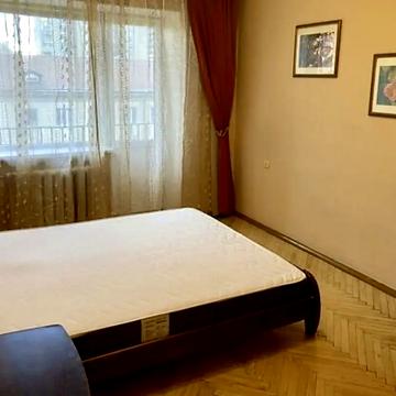 Велика Васильківська вул. (Червоноармійська), 102