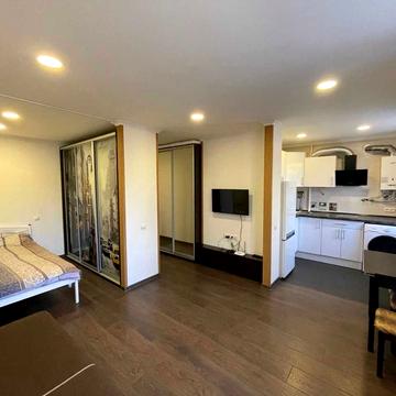 Дмитра Яворницького просп. (Карла Маркса), 4