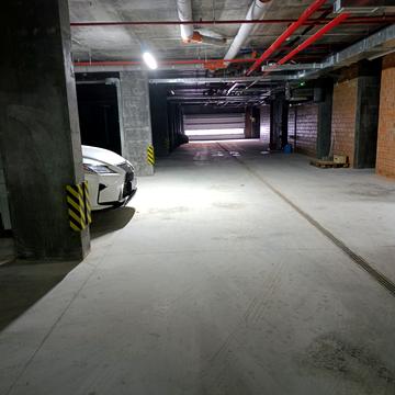 Героїв Крут вул., (Будинок)