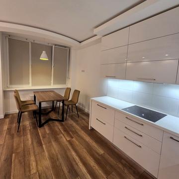 Академіка Глушкова просп., 9-В