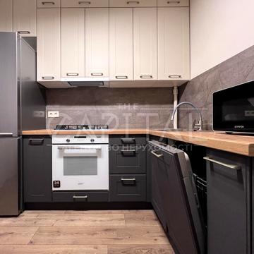 Генерала Алмазова вул. (Кутузова), 1