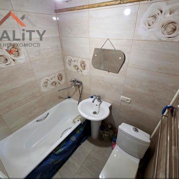 Вячеслава Чорновола вул. (Юрія Савченка), 82